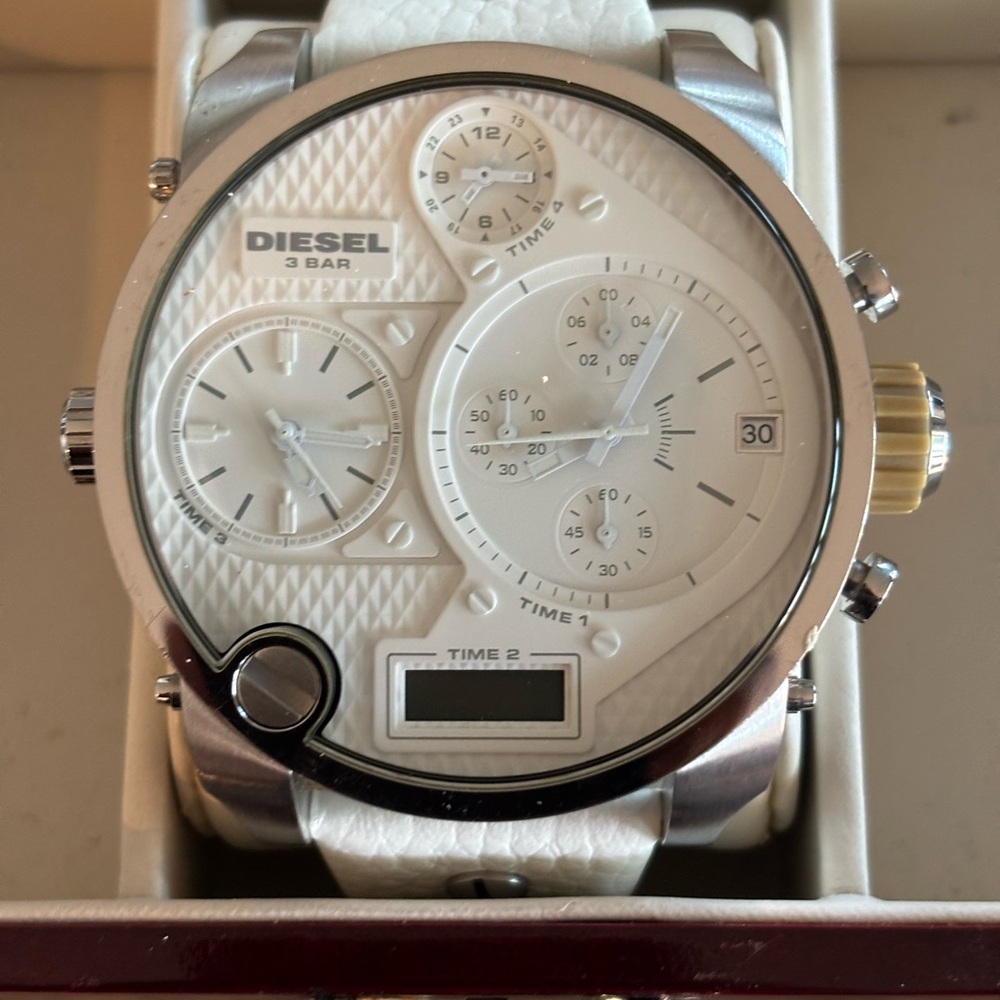 Diesel Men’s Oversized Multi-Time Zone Watch White Leather DZ7262